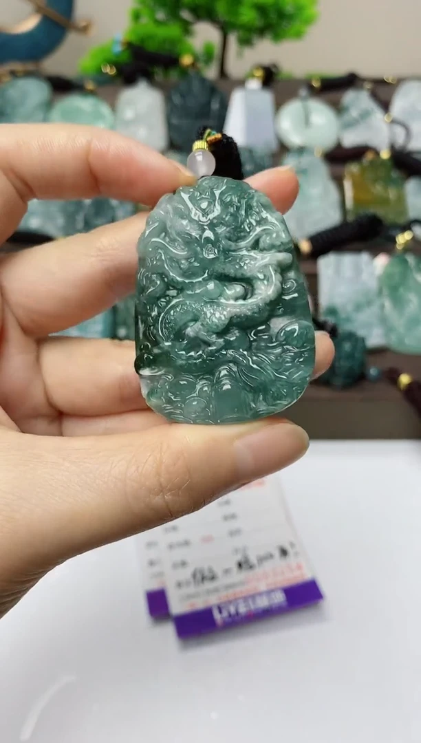 翡翠未镶嵌颈饰