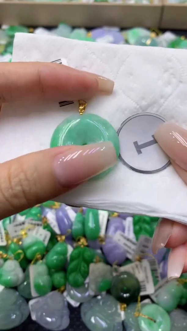 颈饰未镶嵌翡翠天然缅甸翡翠A货