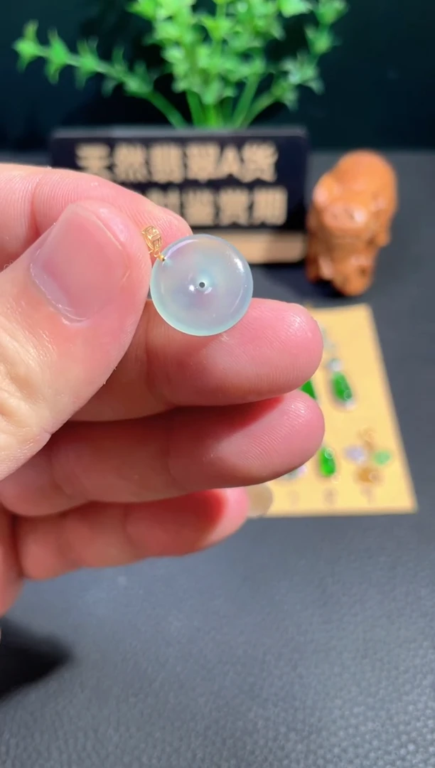 颈饰18K金镶嵌翡翠翡翠