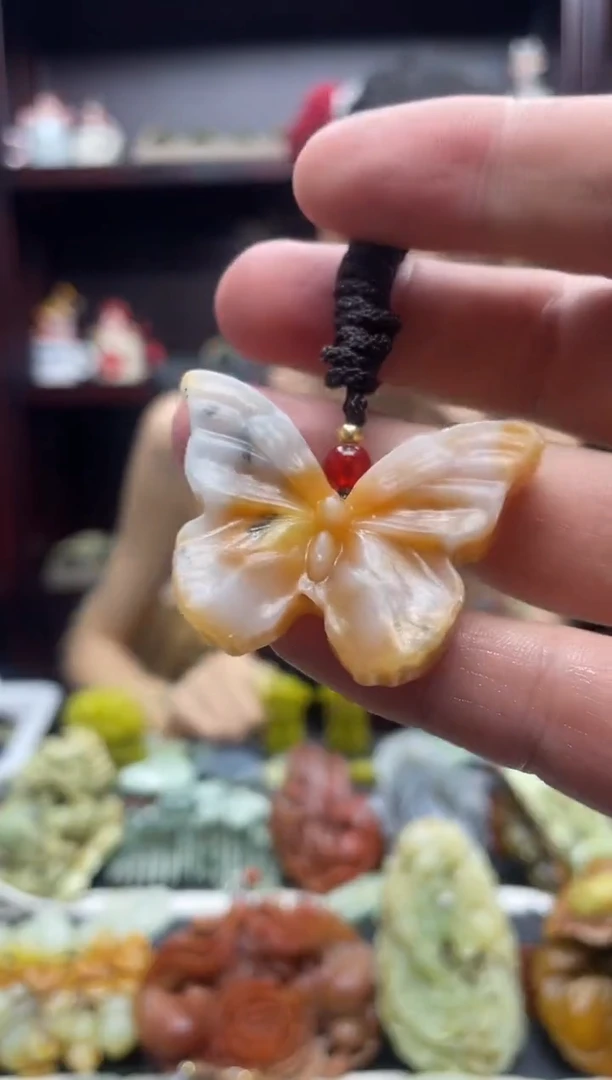 岫玉未镶嵌吊坠·