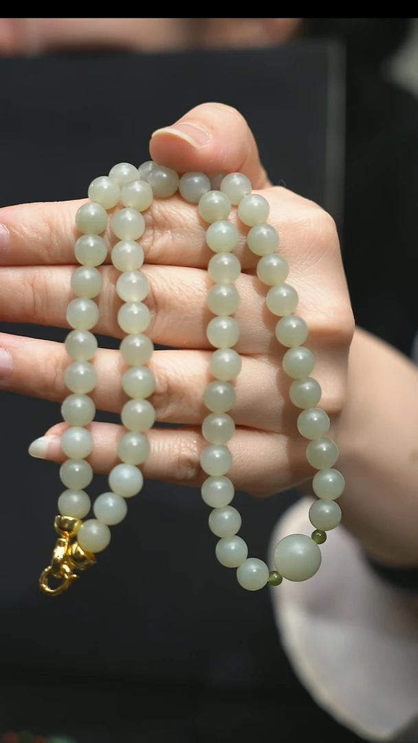 颈饰未镶嵌和田玉8mm子青白