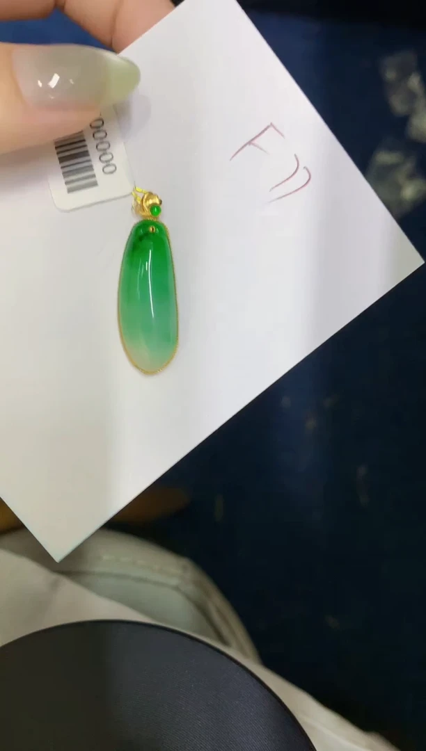 翡翠18K金镶嵌颈饰缅甸天然翡翠A货