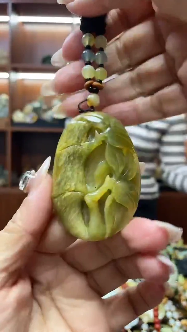 未镶嵌岫玉吊坠