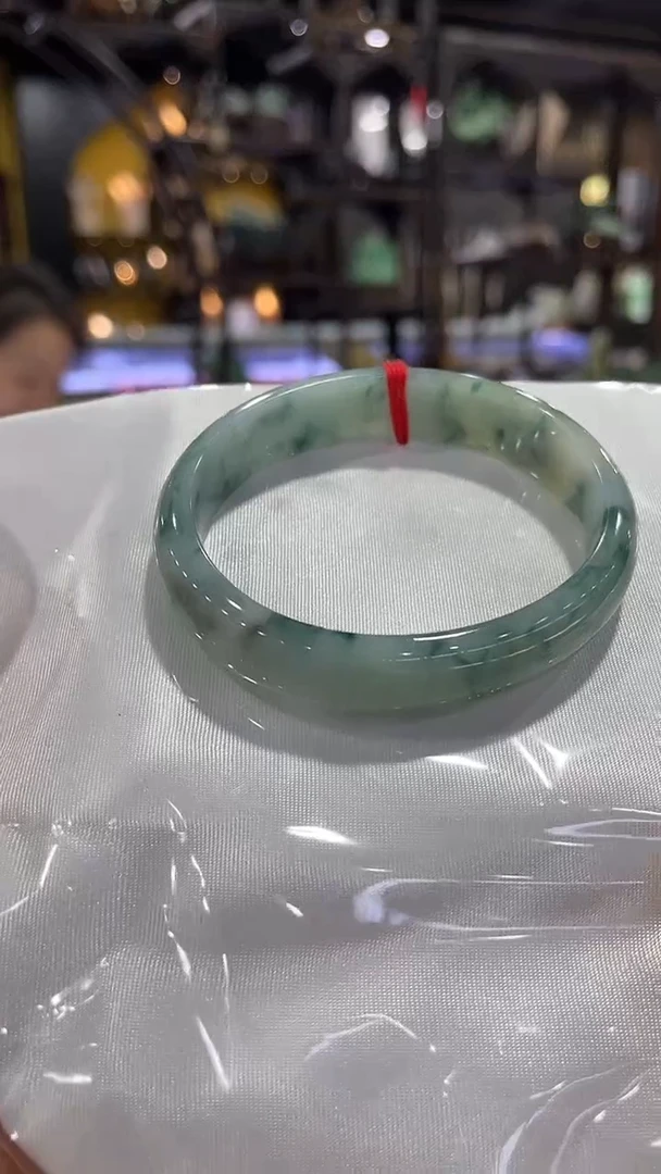 未镶嵌手镯翡翠54贵妃，特价72
