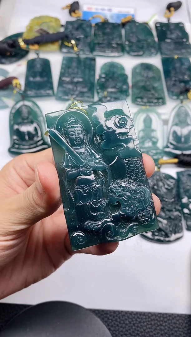 颈饰未镶嵌翡翠