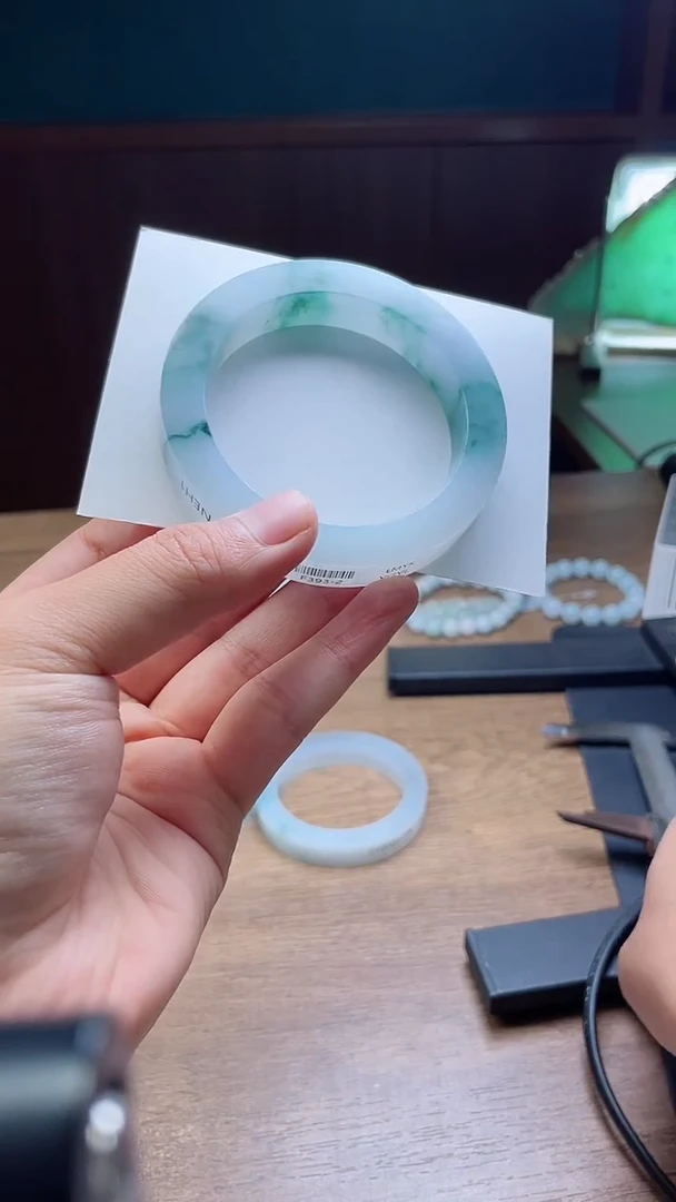 定制翡翠手镯未镶嵌嘉*定制