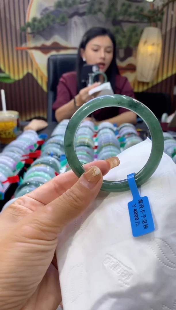 翡翠手镯未镶嵌多人09317