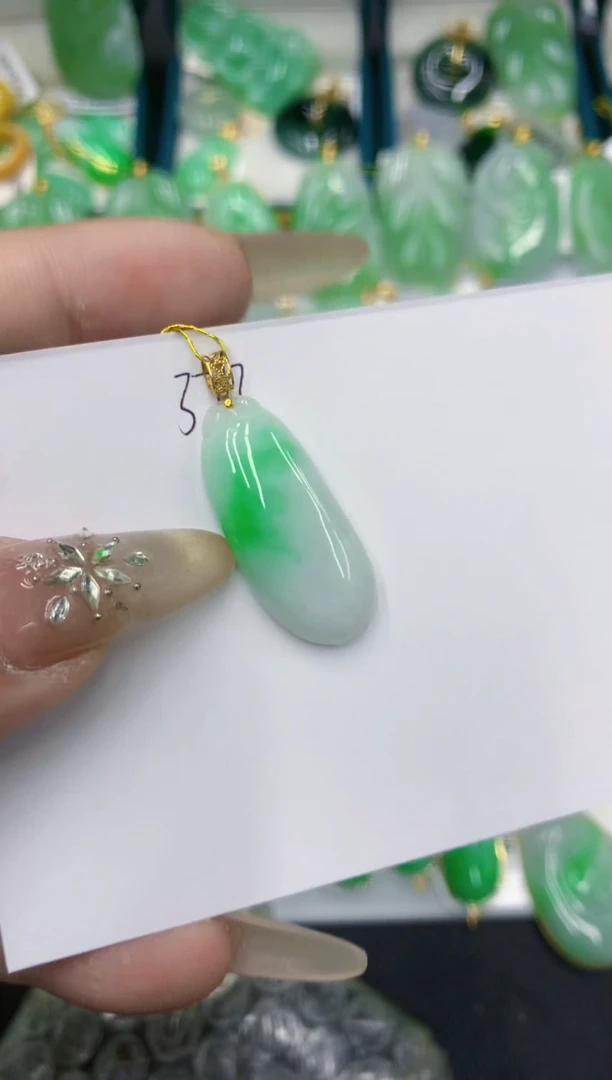 颈饰18K金镶嵌翡翠11111