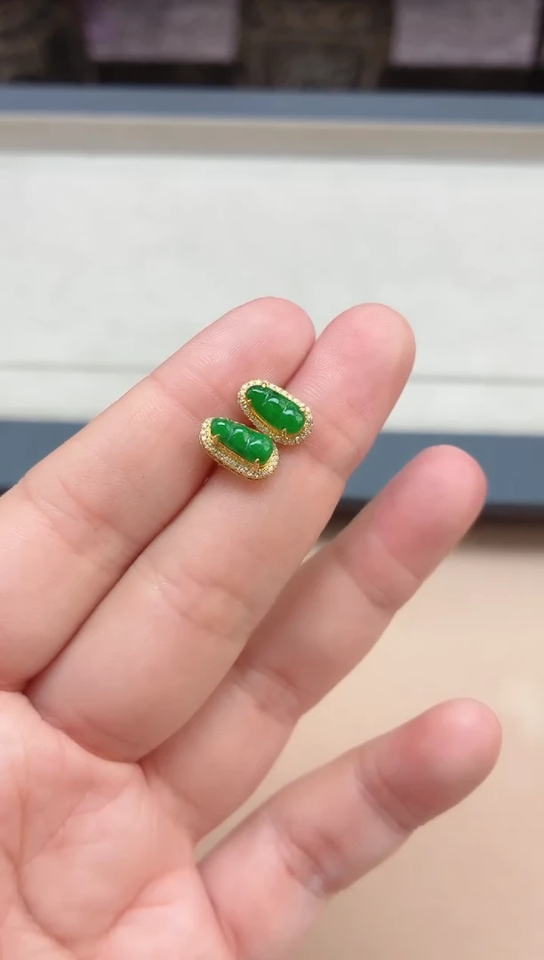 颈饰18K金镶嵌翡翠福豆