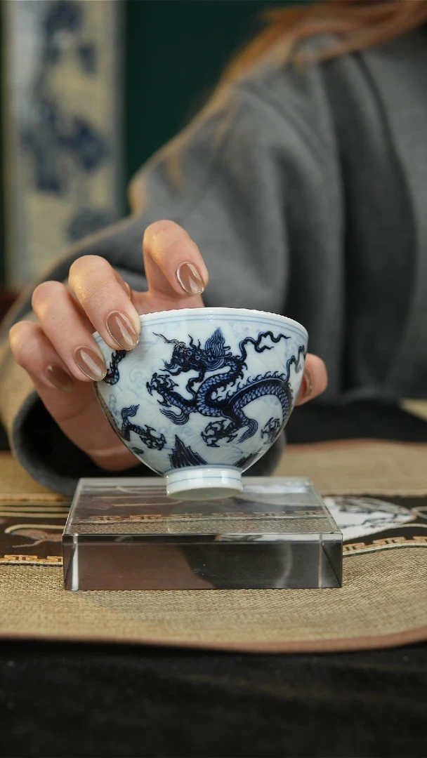 【闪购商品】青花淡海水龙纹鸡心杯