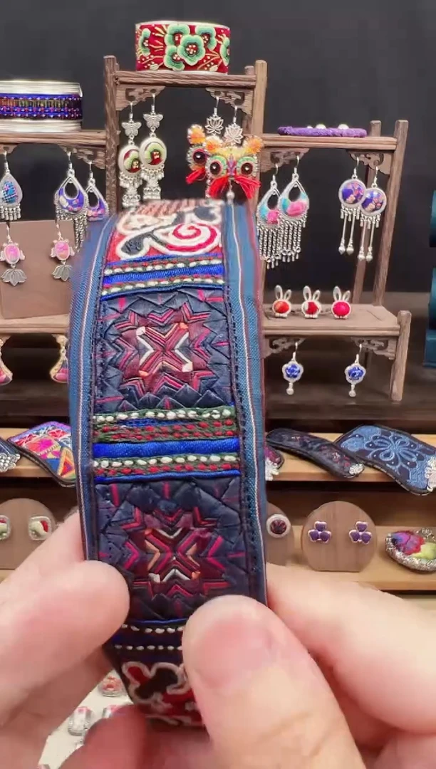 织绣非遗手作饰品