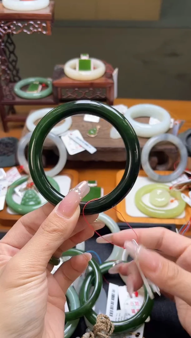 未镶嵌手镯和田玉扶****瑙俄七碧玉 60+圈