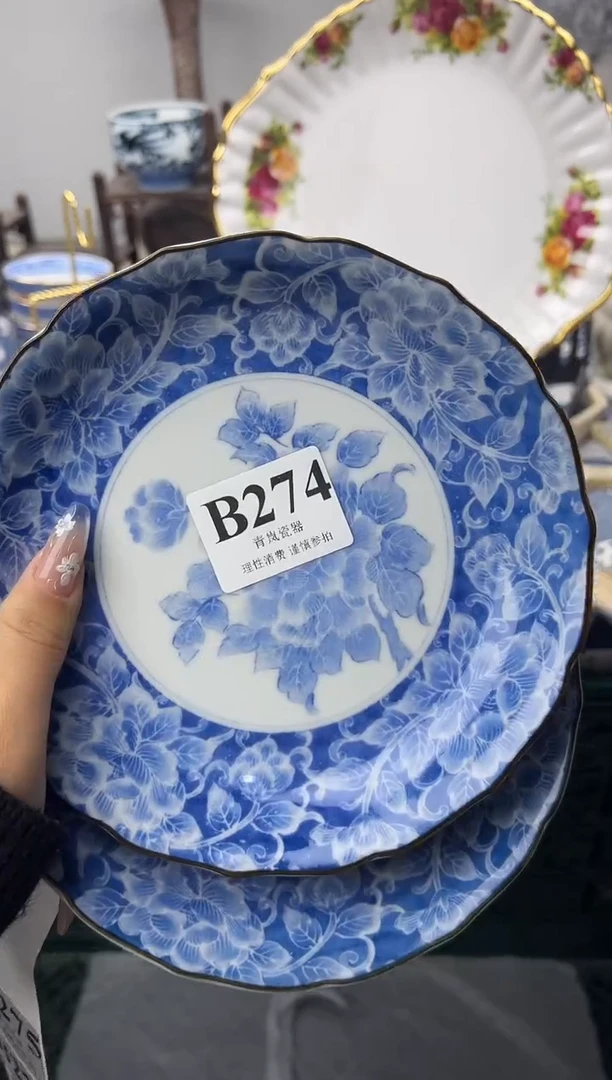 瓷片拾****人  B274