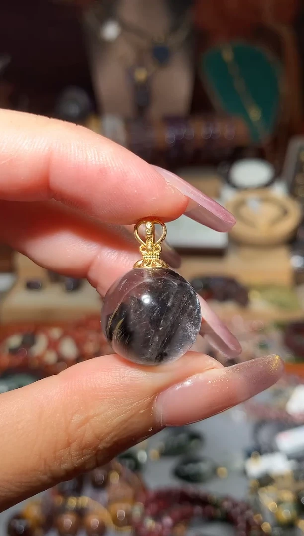 18K金镶嵌颈饰水晶Y****娜黑银钛吊坠