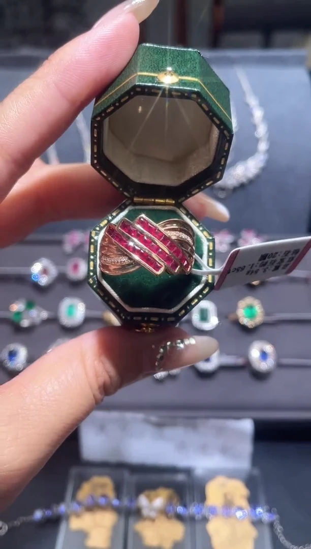 【闪购商品】红宝石戒指18K金镶嵌红宝石戒指