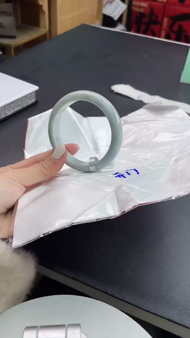【闪购商品】翡翠手镯未镶嵌8翡翠手镯（微瑕）