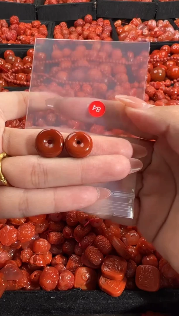 南红玛瑙未镶嵌颈饰2