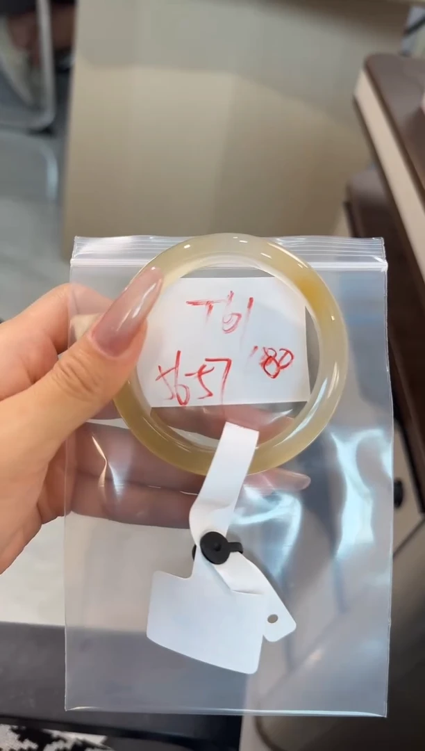玛瑙/玉髓手镯未镶嵌什*涵T61