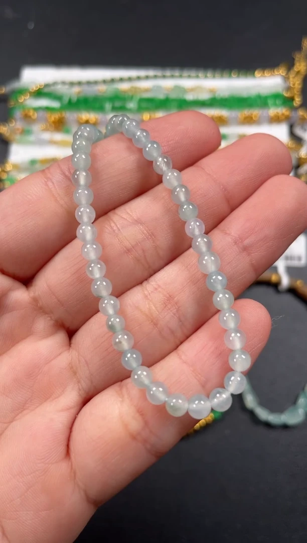 套链足金镶嵌翡翠一条   P489