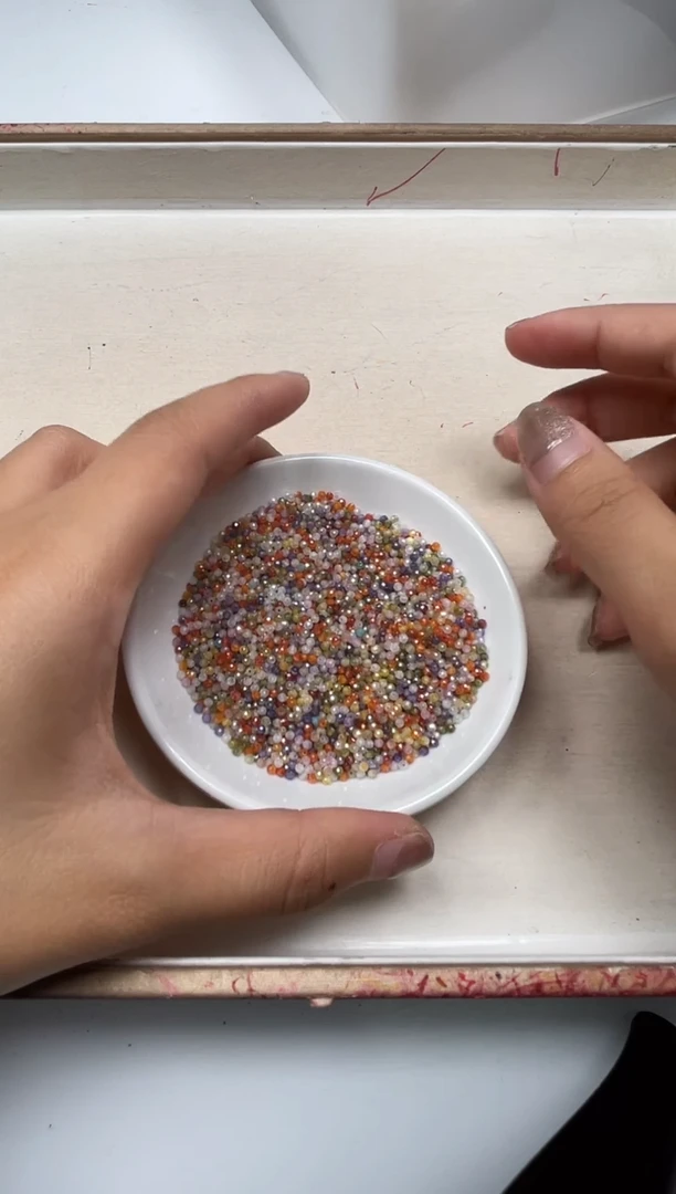 散珠天然锆石未镶嵌L394 彩锆石切面2mm100个9元