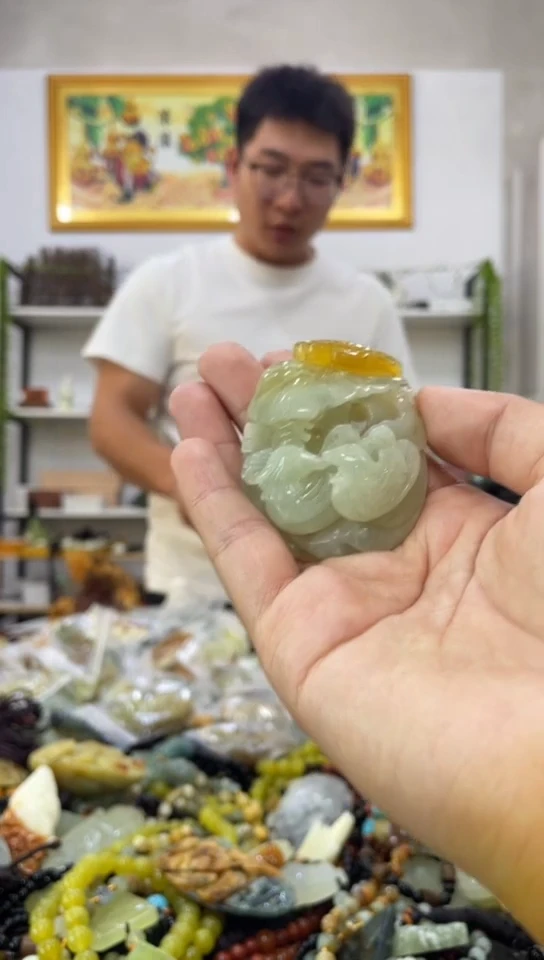 未镶嵌岫玉吊坠