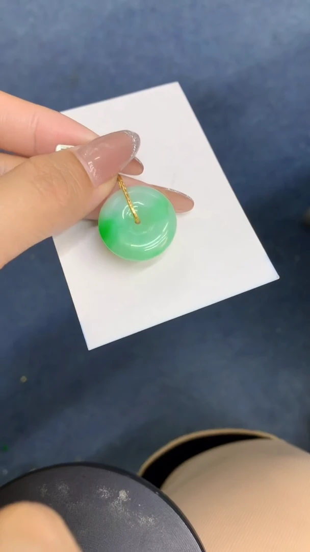 颈饰18K金镶嵌翡翠1