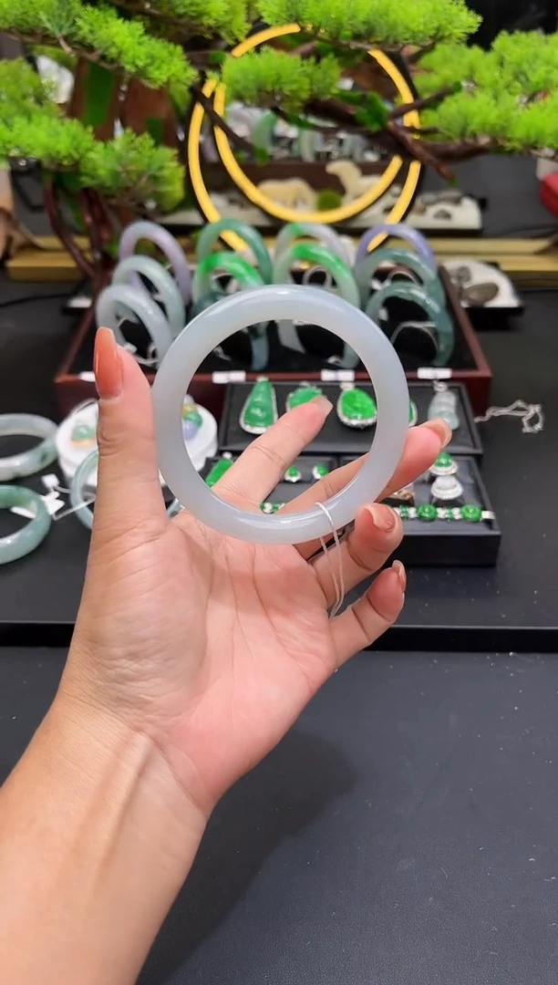 未镶嵌手镯翡翠手镯