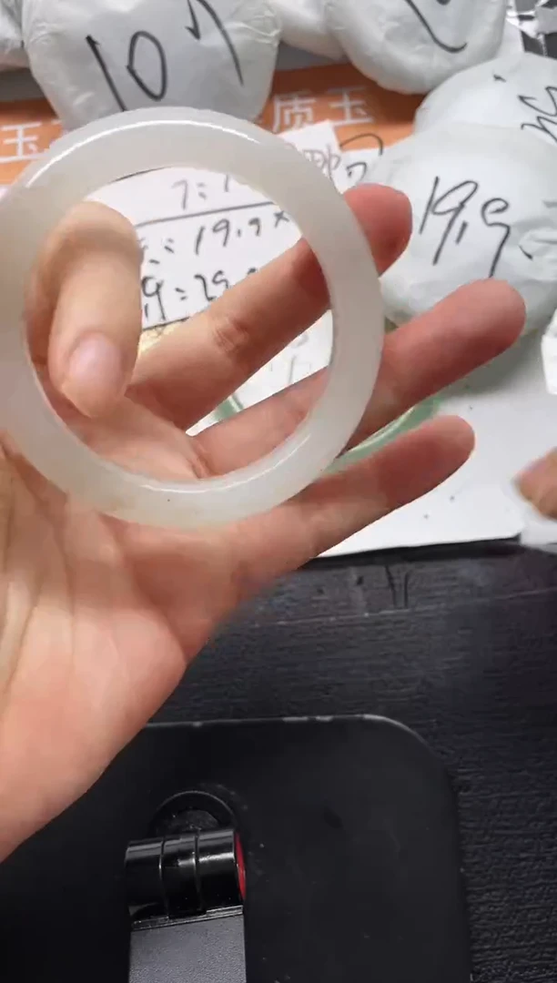 未镶嵌手镯石英质玉6-55