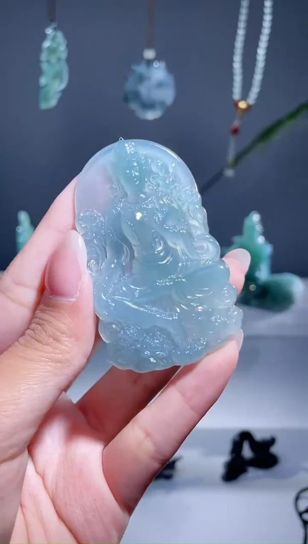 翡翠未镶嵌颈饰度母
