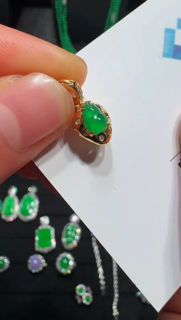 吊坠(不含链)18K金镶嵌翡翠冰阳绿葫芦小吊坠