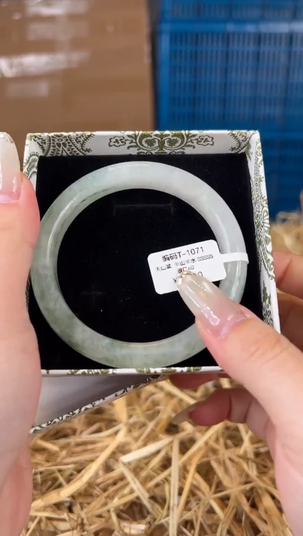 未镶嵌手镯石英质玉T1071