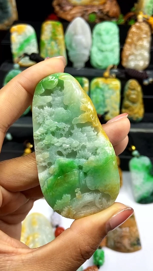 【闪购商品】定制翡翠未镶嵌配红绳，备加菲色绳