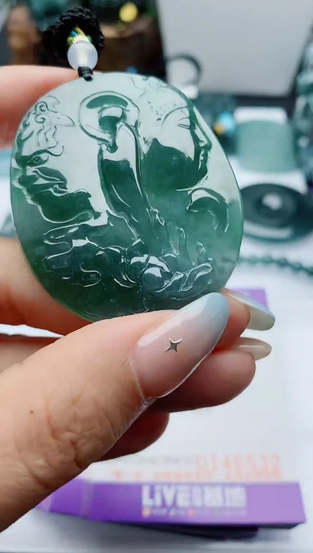 颈饰未镶嵌翡翠