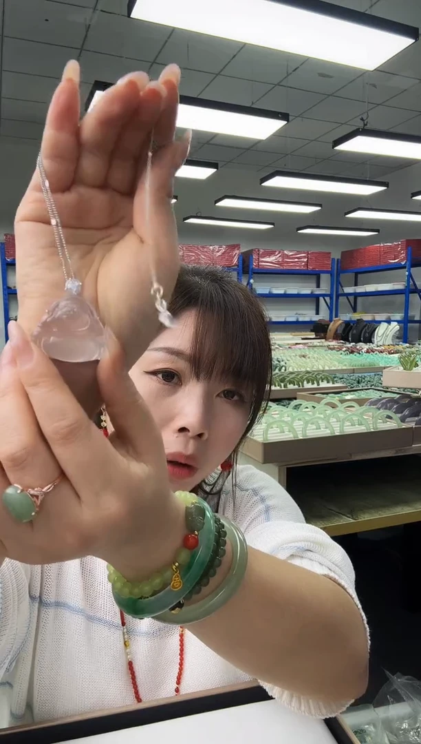 颈饰未镶嵌石英质玉精品宝石光镶嵌佛公