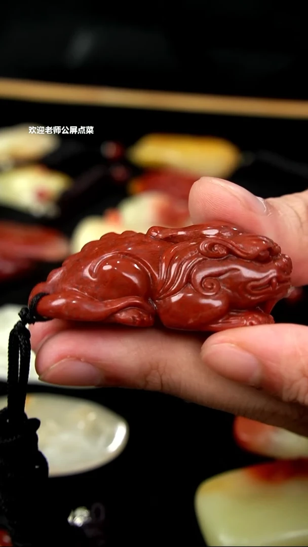 寿山石朱沙貔貅挂坠