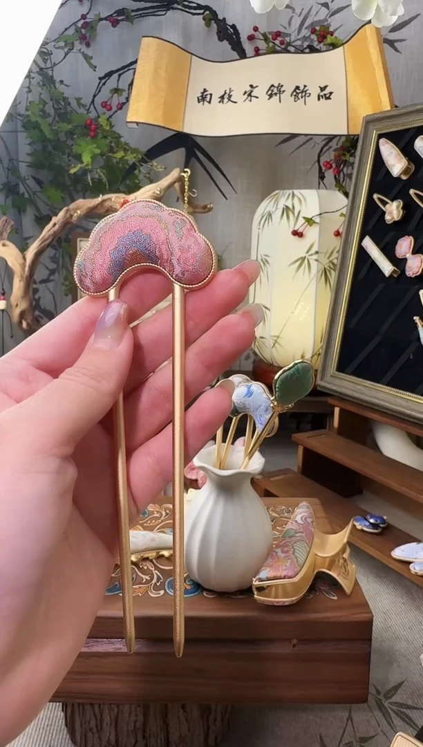 布艺锌合金粉宝象双叉发簪