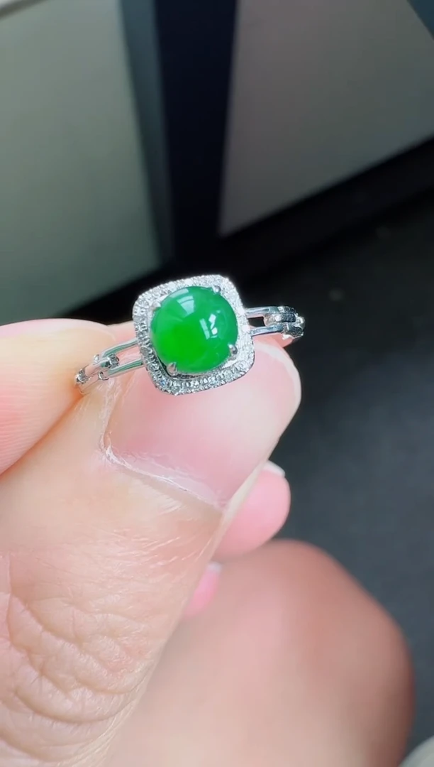 18K金镶嵌戒指翡翠寄售回流，不退不换