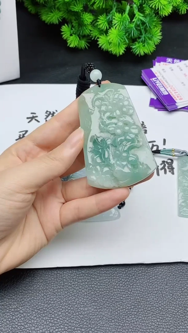 颈饰未镶嵌翡翠