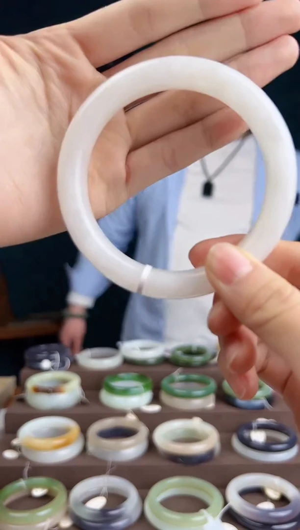 【闪购商品】和田玉手镯未镶嵌多样性发货 拍一单发一个64