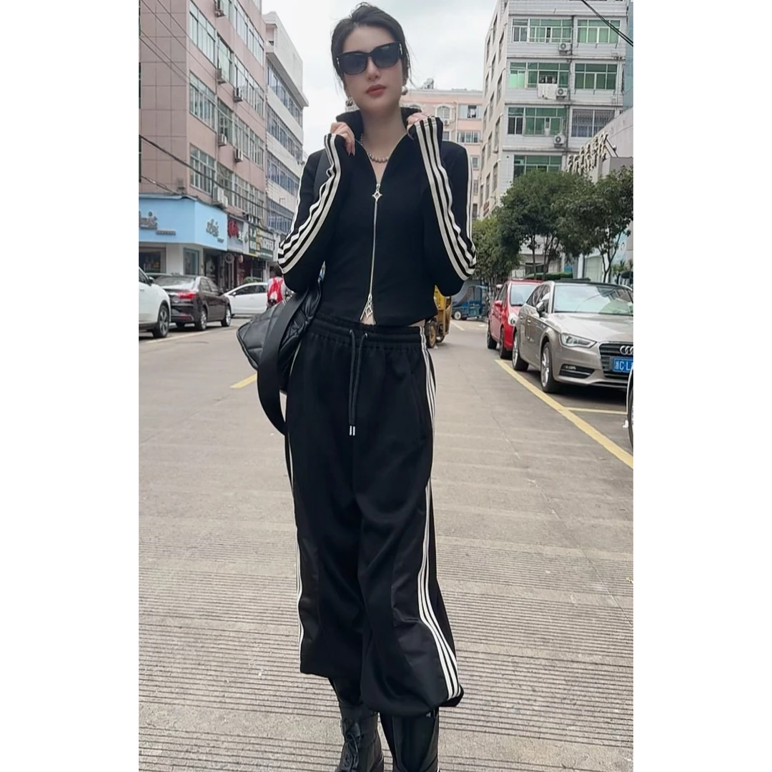 休闲风INS风慵懒风时尚三条杠拉链开衫=三条杠阔腿直筒裤，百搭