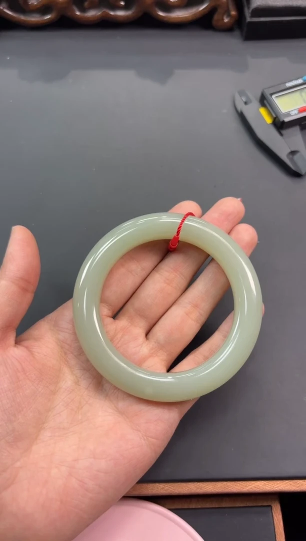 【闪购商品】和田玉手镯未镶嵌且末微色差近矿57