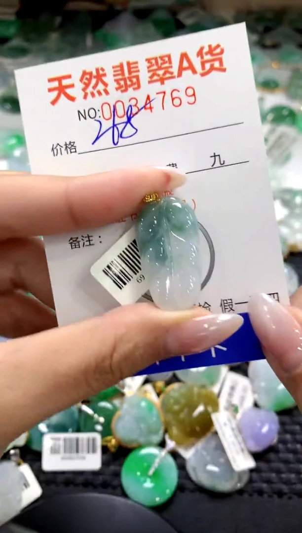 颈饰18K金镶嵌翡翠1111111111111111