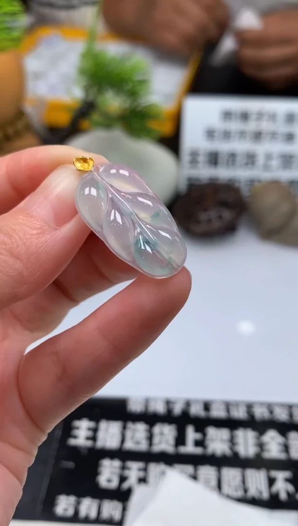 颈饰18K金镶嵌翡翠简*---106059