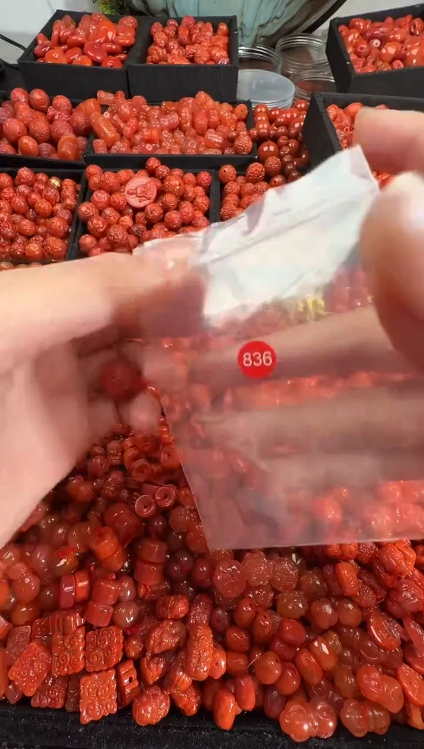 颈饰未镶嵌南红玛瑙1