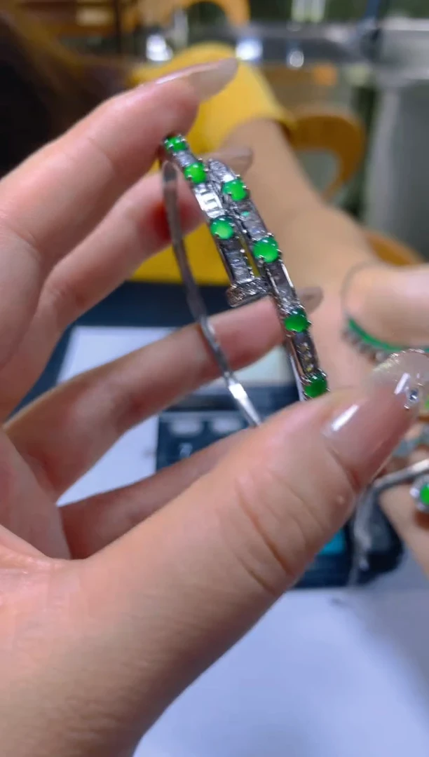 未镶嵌手链翡翠多样性发一