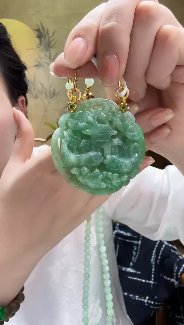 颈饰未镶嵌翡翠吊坠