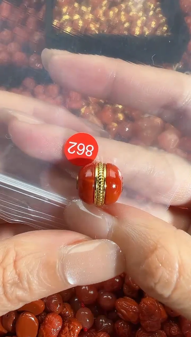 颈饰未镶嵌南红玛瑙1