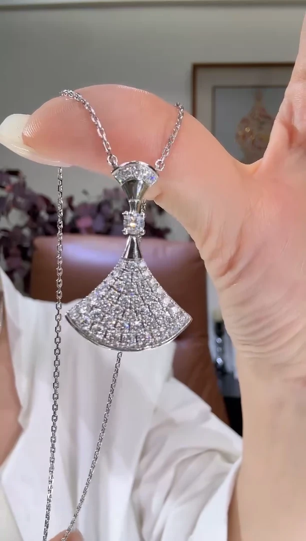 铂Pt950镶嵌颈饰实验室培育钻石大号