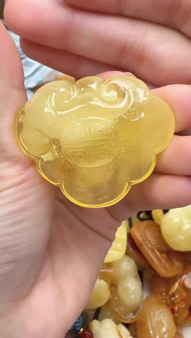 裸石琥珀未镶嵌如图