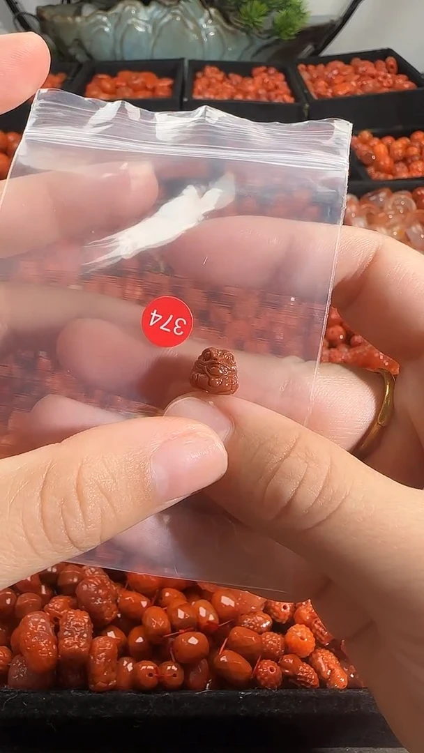 颈饰未镶嵌南红玛瑙1